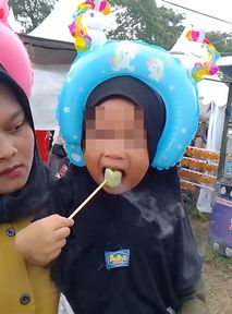"Oddech smoka" wypala dzieciom żołądki. To trend z TikToka