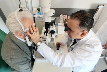 "To epidemia naszych czasów". W Lublinie wykonano pierwszy w Polsce zabieg jontoforesy luteiny dla seniorów. Kto może skorzystać?