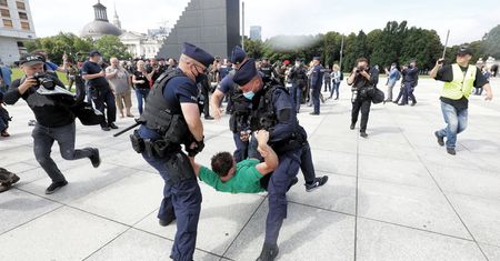 Gorąco przed pomnikiem smoleńskim. Interwencja wojska i policji