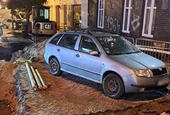 Najpierw Łódź, teraz to. Absurdalna sytuacja z autem w centrum miasta