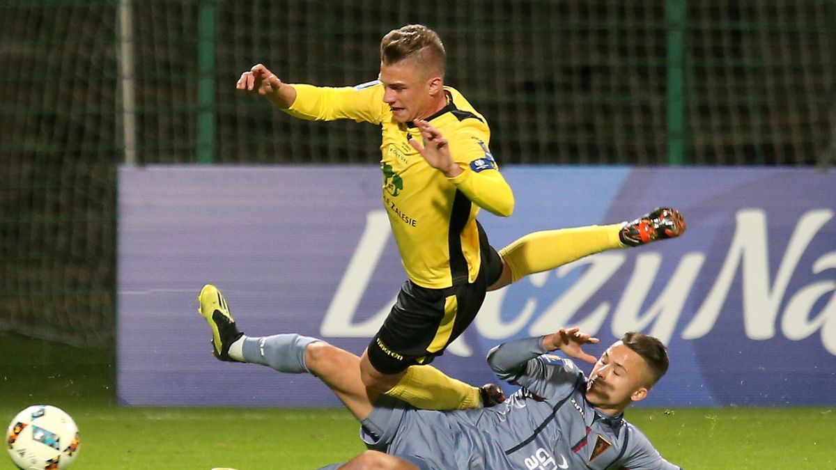 Kacper Tabiś (GKS) i Sebastian Kowalczyk podczas meczu PP GKS - Pogoń