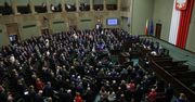 Posiedzenie Sejmu zaczęło się inaczej. Posłowie wstali