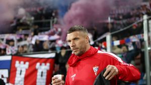 Lukas Podolski ukarany przez Komisję Ligi. "Naruszył normy moralno-etyczne"