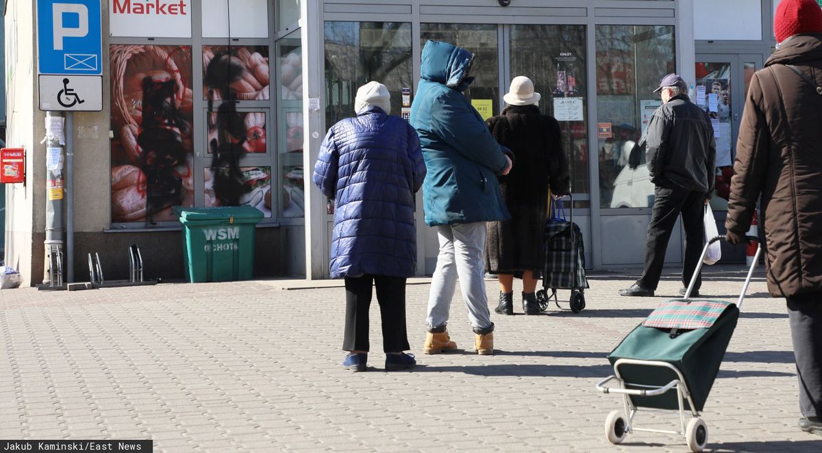 Godziny dla seniorów powodem konfliktów w sklepach. Postawa starszych osób drażni klientów, którzy boją się koronawirusa
