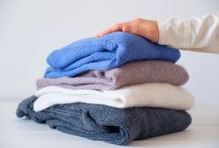 Są najlepsze na zimę. Jak dbać o wełniane i kaszmirowe swetry? Przydatne wskazówki