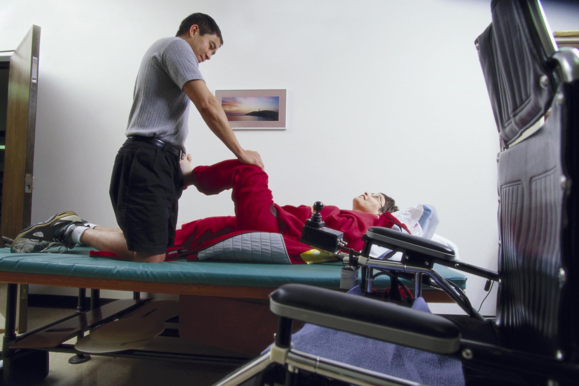 SM atakuje głównie młodych