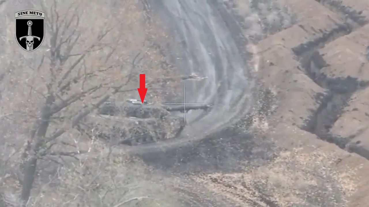 Leopard 2A6 podczas polowania na rosyjski konwój.