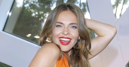 Edyta Herbuś niczym Afrodyta pląsa TOPLESS po plaży, wyznając: "Fajnie jest spojrzeć na siebie JEGO oczami"