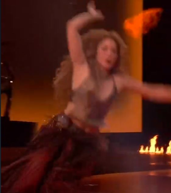 Shakira zaliczyła bolesny upadek na scenie