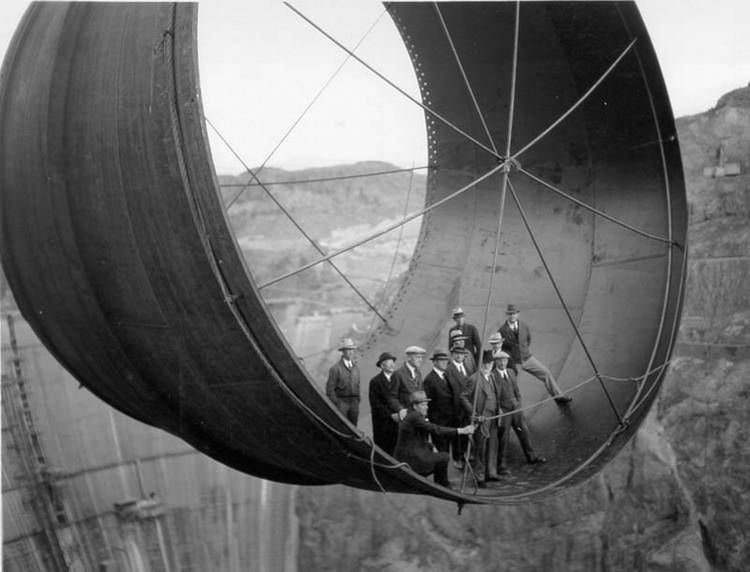 Budowa zapory Hoovera (Fot. Twistedsifter.com)