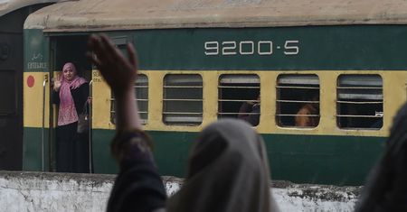 25-letnia Pakistanka jechała pociągiem. Zgwałciło ją trzech mężczyzn