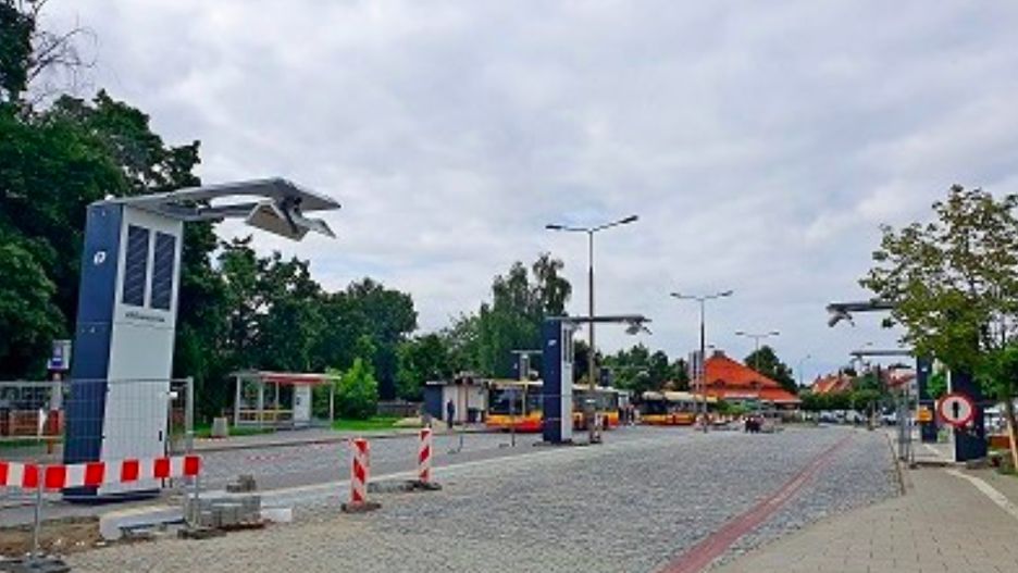 Warszawa. We wrześniu i październiku zaczną działać nowe punkty ładowania elektrycznych autobusów (Urząd Miasta st. Warszawa) 