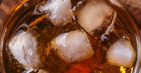 Najgorszy alkohol wg proktologa. Sieje spustoszenie w jelitach
