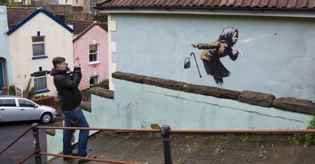 Obudziła się i nagle była milionerką. Przez mural Banksy'ego