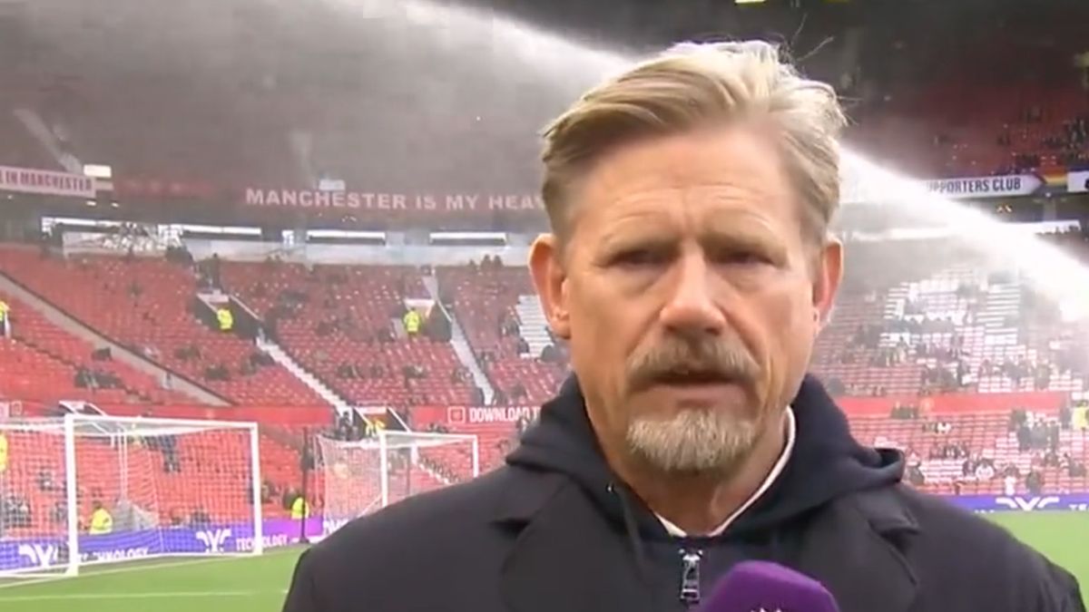 Na zdjęciu Peter Schmeichel w przedmeczowym studiu Stadium Astro.