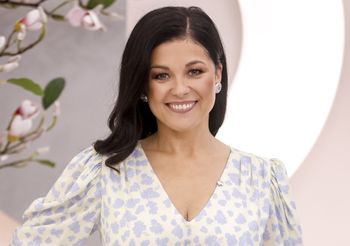 Stanęła przed kamerami w takiej sukience. Prawdziwa petarda