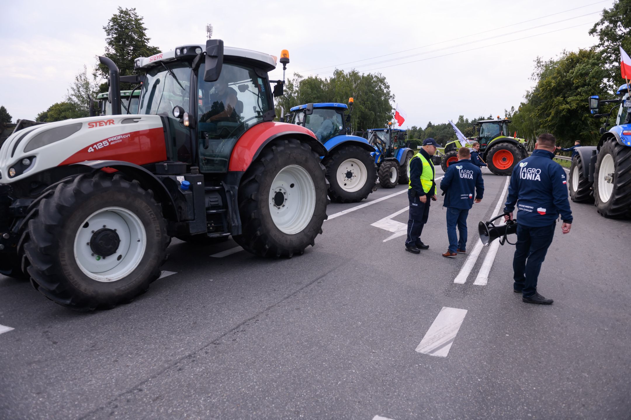 blokada drogiJakub Kaczmarczyk11, agro unia, agrounia, blokada, dk 11, droga krajowa nr 11, droga krajowa numer 11, drogi, protest, rolnicy, rolnik�w, strajk