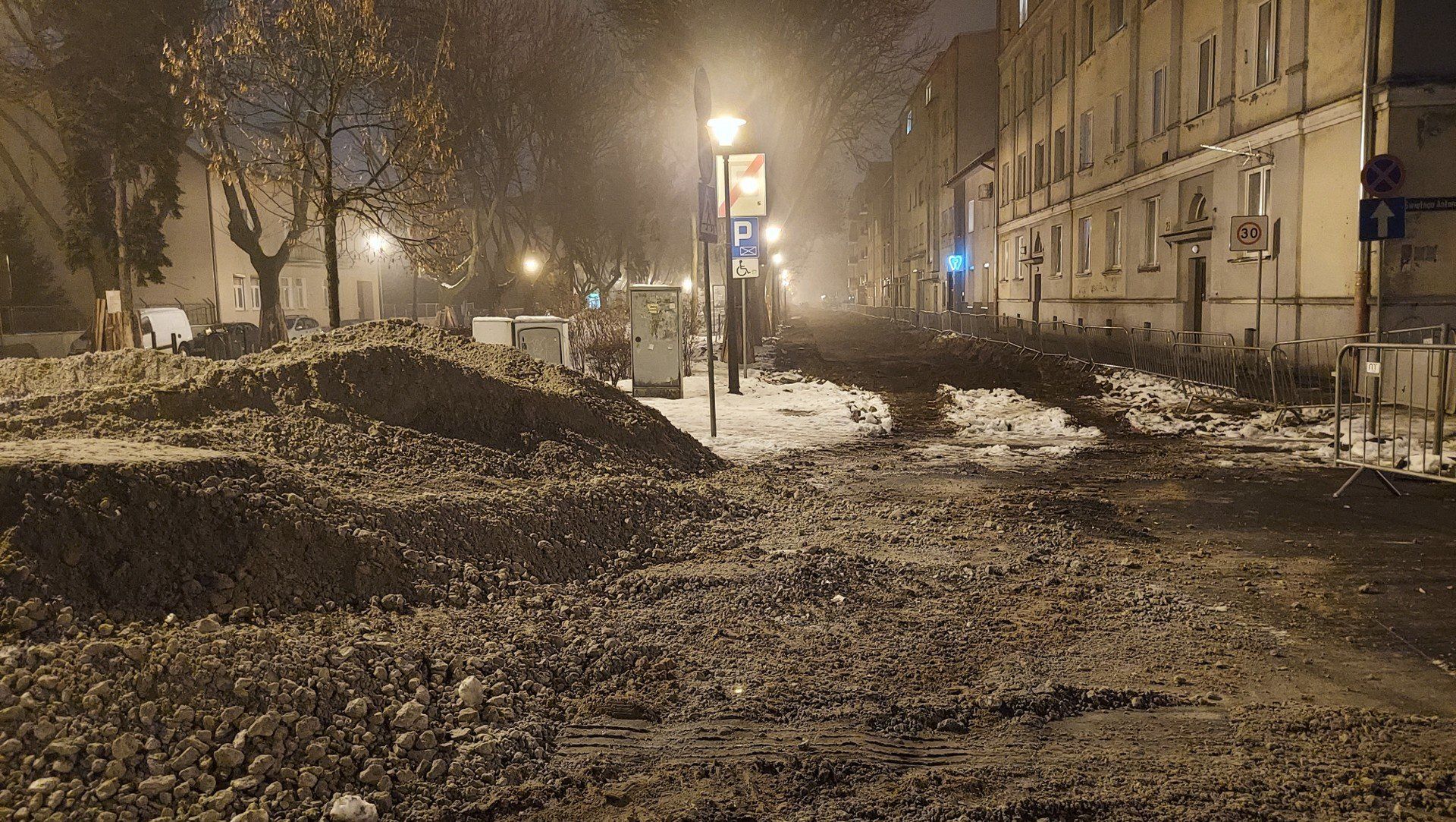 Trwają prace przy inwestycji, która połączy plac Wolności z parkiem Łokietka (30 listopada 2025)