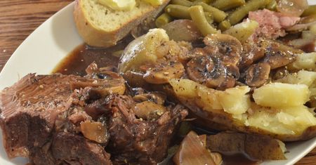 Pieczona wołowina zrazowa dolna (mięso i tłuszcz, III klasa mięsa)