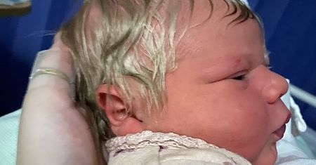 Niemowlę z burzą blond włosów zrobiło furorę na porodówce. "Wygląda jak Boris Johnson"
