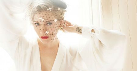 Sienna Miller w stylu retro