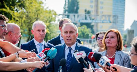Pomysł na gospodarkę według PO. Grzegorz Schetyna przedstawił projekt