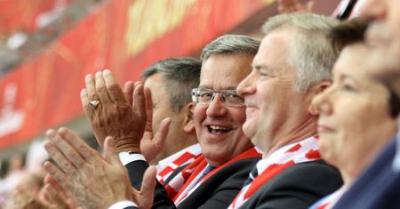 Bronisław Komorowski najbardziej godnym zaufania politykiem. A premier...