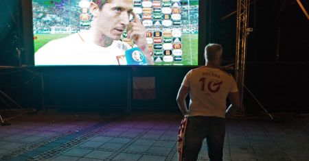 Strefa kibica w pracy to nie żart. Firmy chcą, byś oglądał mundial w biurze