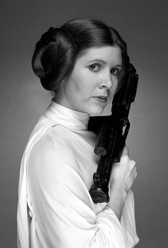 Carrie Fisher. Gwiazda "Gwiezdnych wojen" nie zarobiła ani centa na gadżetach przez jedną decyzję