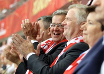 Bronisław Komorowski najbardziej godnym zaufania politykiem. A premier...