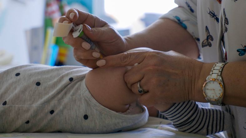 Szczepiła niemowlęta przeterminowanymi szczepionkami. Sprawę umorzono