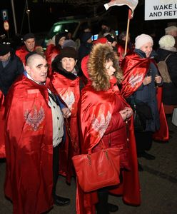Toruń. Protest przeciwko wystawie artystki. Wspólna modlitwa i różaniec