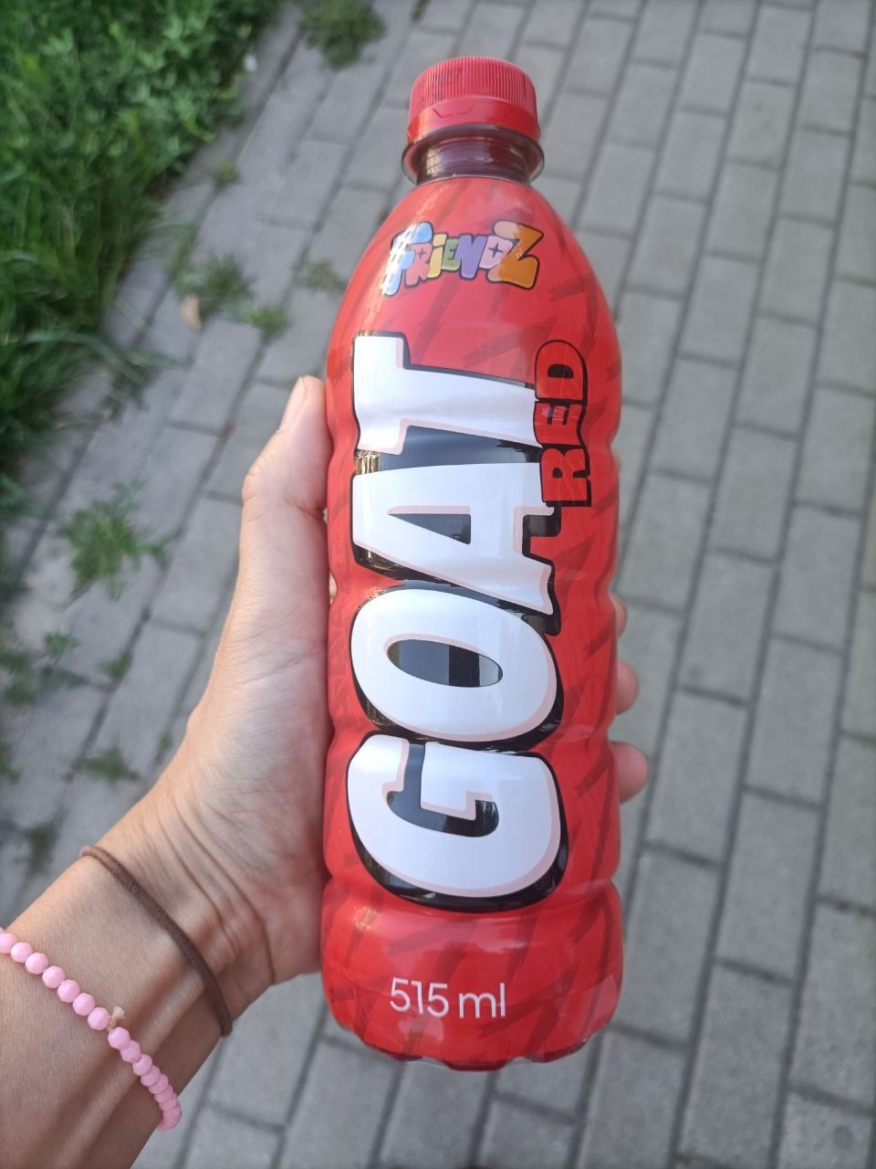 Napój GOAT FriendZ GOAT Red (wariant czerwony)