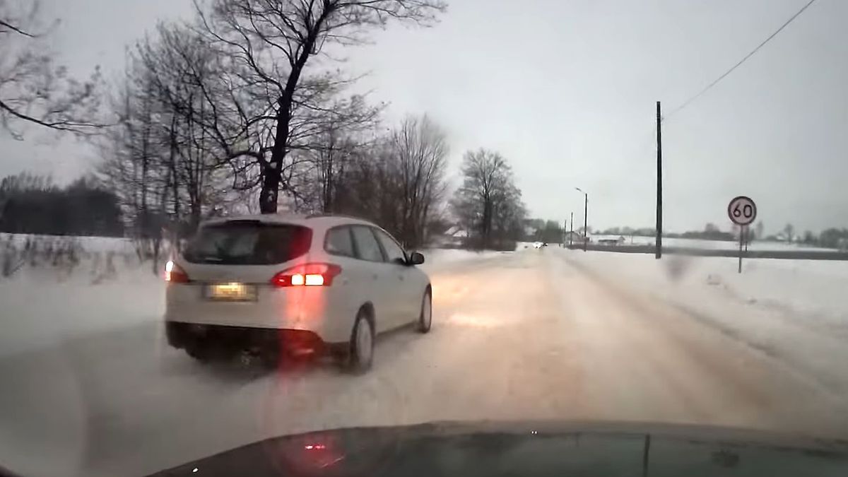 Zima dała kierowcy Forda nauczkę