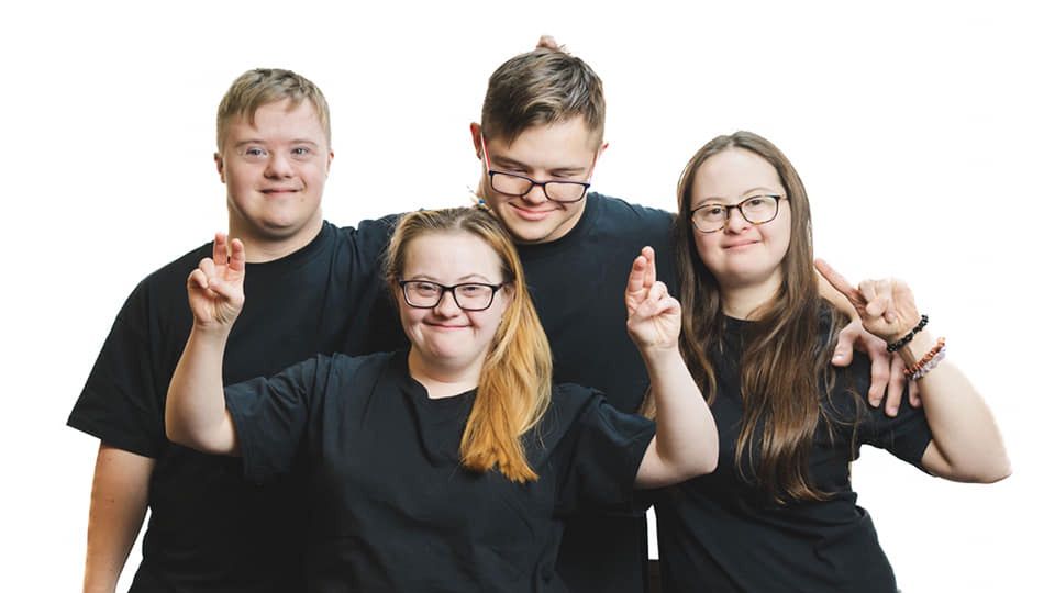 W kawiarni pracować będą cztery osoby: Julka, Monika, Janek i Szymek