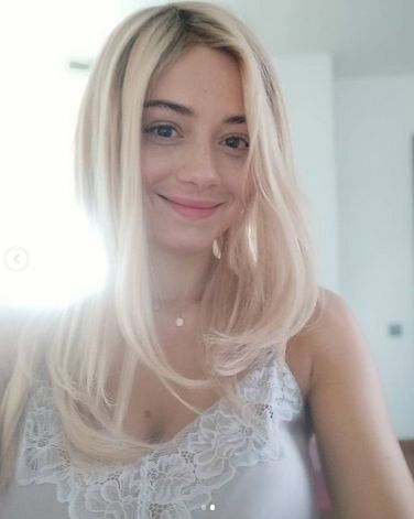 Adriana Kalska w blond peruce