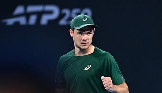 Czterosetowy bój Majchrzaka. Polak przetrwał w Australian Open