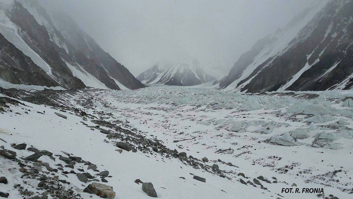 Zdjęcie z drogi na szczyt K2
