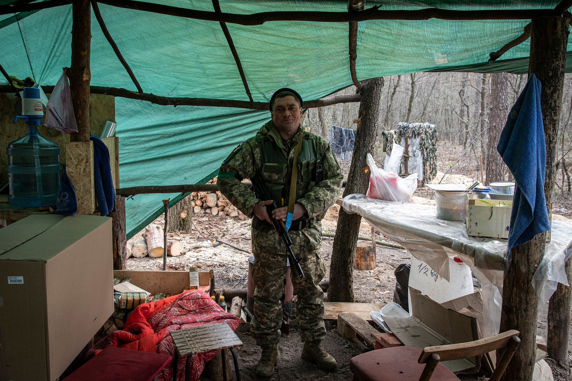 Życie codzienne żołnierzy na Ukrainie. Tak płynie czas w okopach pod Kijowem 4