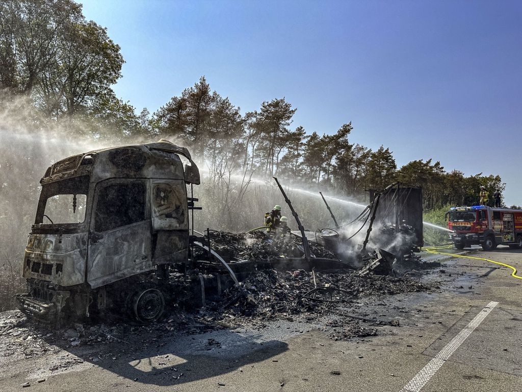 Akcja gaśnicza na autostradzie A57 trwała około 6 godzin