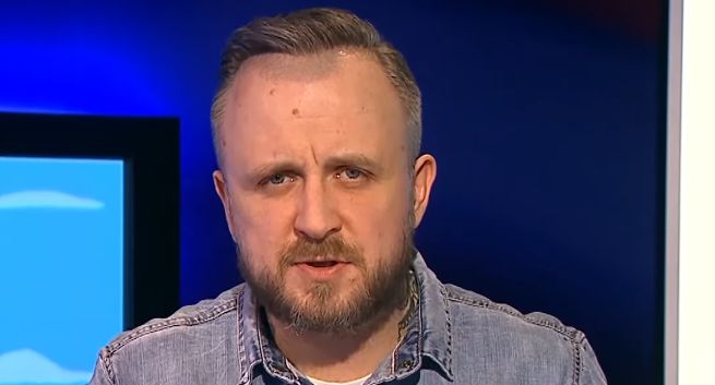 Po słowach o "śmierdzących gnidach" z TVP prezes Superstacji zakazuje Wątłemu mówienia o telewizji publicznej