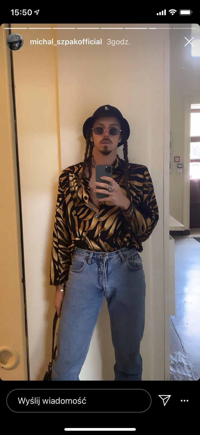 Michał Szpak w warkoczach