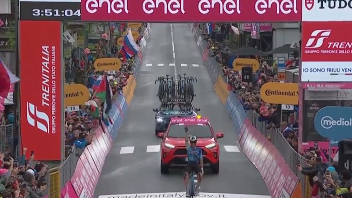 Zdjęcie okładkowe artykułu: Twitter / Giro d'Italia / Tak ze zwycięstwa cieszył się Andrea Vendrame