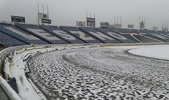 Tak wyglądał w środę rano tor w Lesznie (źródło: info.ksul.pl)