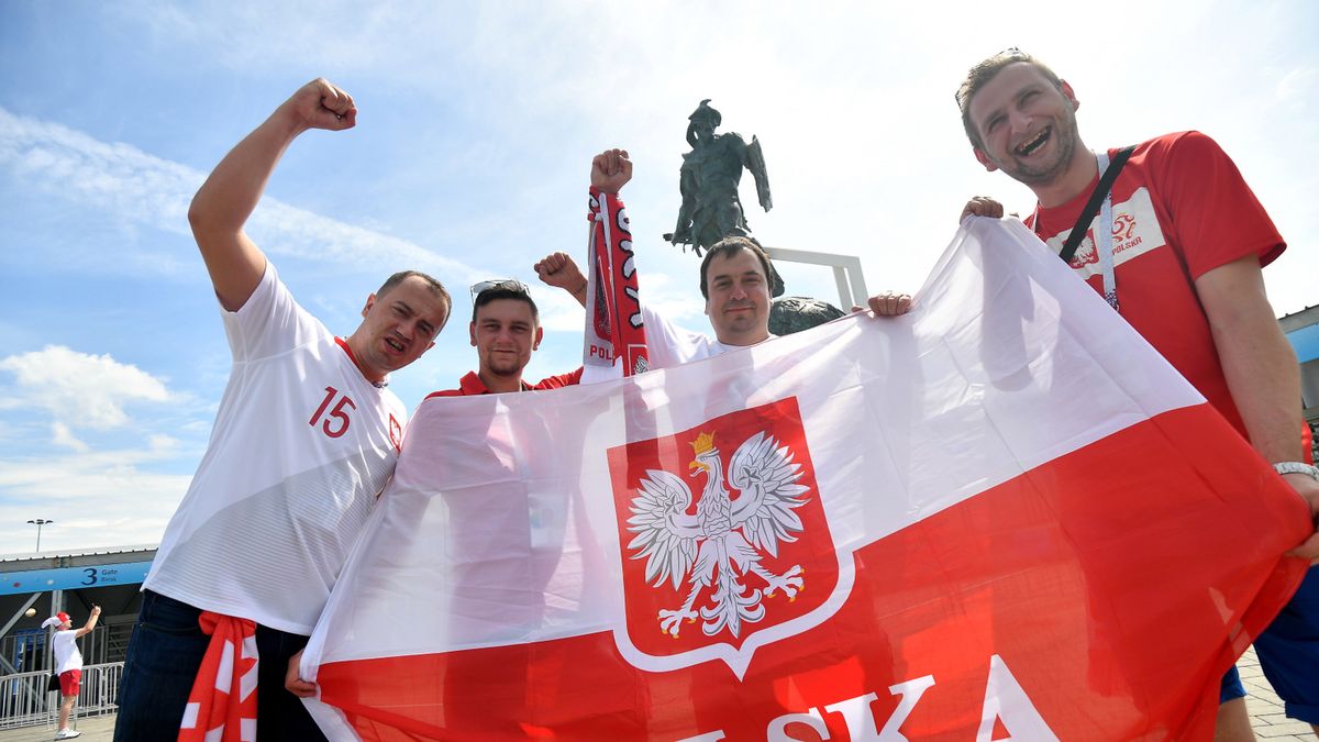 Polscy kibice w drodze na stadion przed meczem grupy H piłkarskich mistrzostw świata z Senegalem
