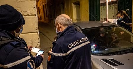 A maseczki gdzie? 100-osobowa orgia przerwana przez policję