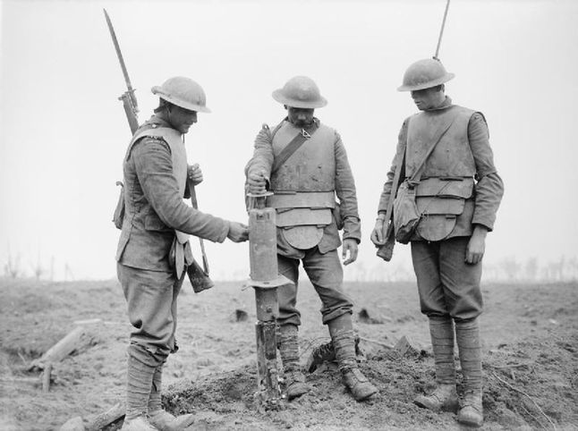 Opancerzeni żołnierze z czasów pierwszej wojny światowej