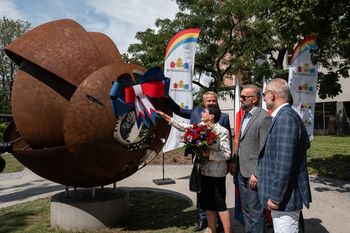 Bydgoszcz: Odsłonięto nową rzeźbę. Upamiętnia Józefa Kałużnego