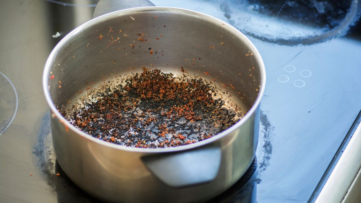 Jak uratować przypalony garnek?