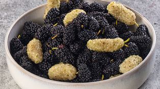 Seniorzy powinni je jeść codziennie. Pomagają na cukier i kości